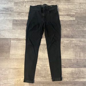 Size 6 Regular American Eagle Jeans! In great shape! Black! No holes!